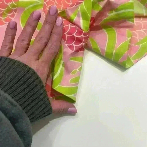 Lilly Pulitzer Size 10 Pineapple Shorts Item# 8W - Picture 4 of 4